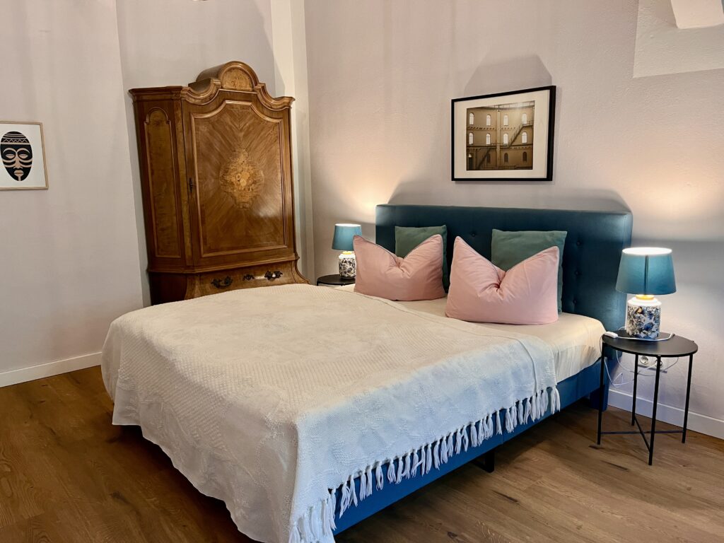 Fliederzimmer Bett