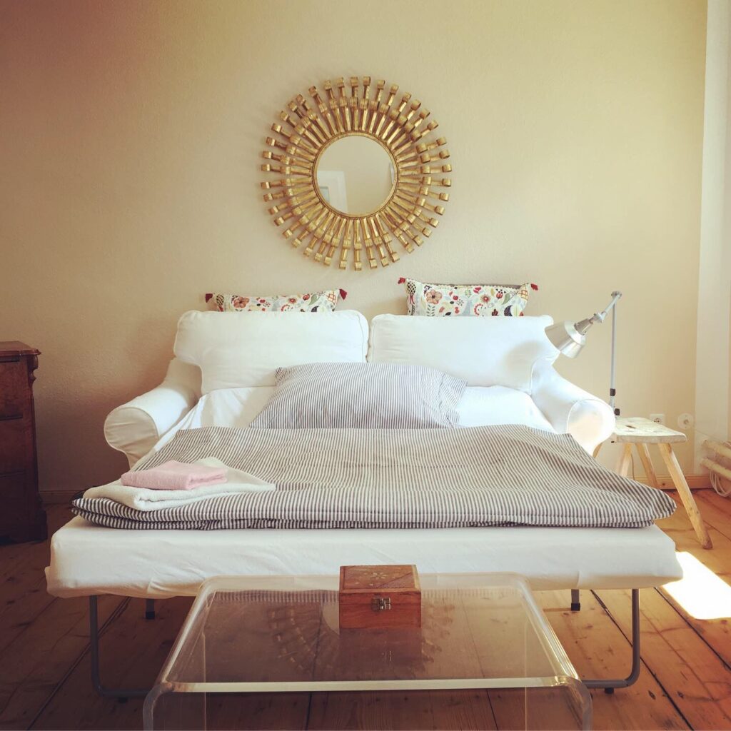 Parkwohnung Wohnzimmer mit Ausklappsofa