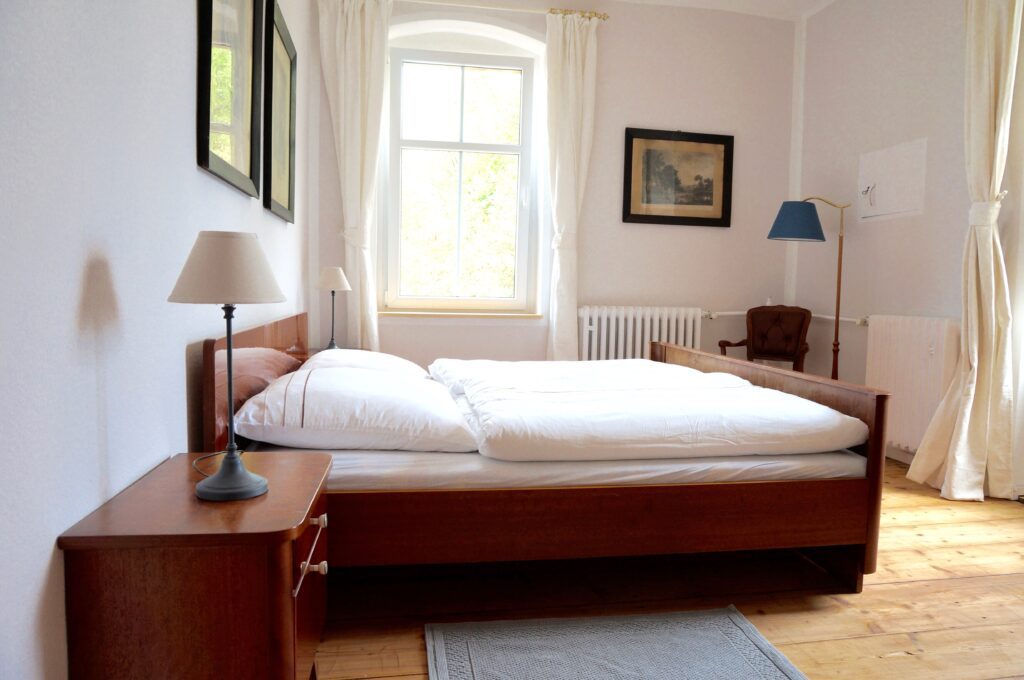 Zimmer Beige FeWo Hofblick